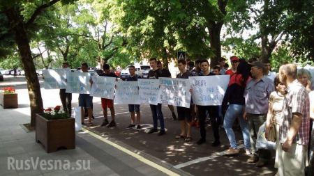 Украинские неонацисты «взялись» за венгров на Закарпатье и намекают им на выселение (ФОТО)