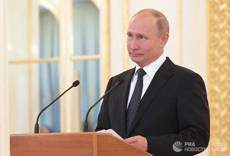 Опубликованы первые вопросы, которые задали Путину для "Прямой линии"