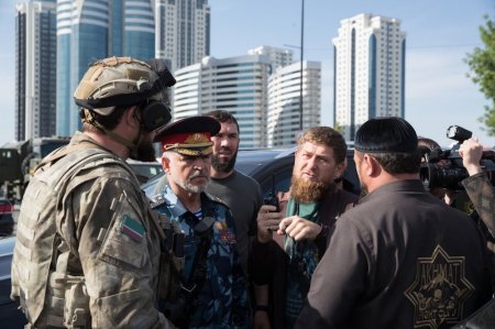 Фонд Кадырова оказал денежную помощь родным погибших при атаке на храм в Грозном