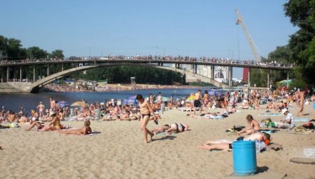 Киевлянам не рекомендуют купаться ни на одном пляже столицы