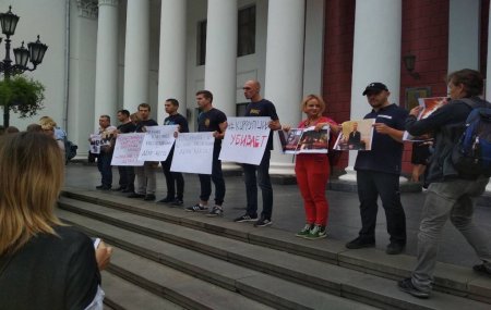 Родители погибших в «порошенковском лагере» детей пикетировали одесскую мэрию