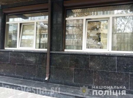 Здание Генпрокуратуры Украины забросали камнями (ФОТО)