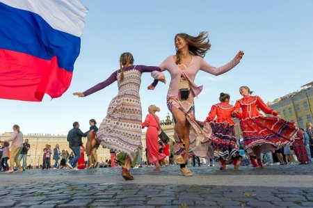Опрос ВЦИОМ показал, что 80 % россиян счастливы