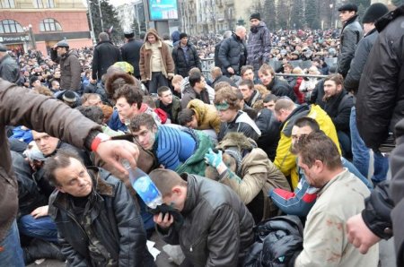 Харьков увековечил наркоманов и алкоголиков, захвативших обладминистрацию. К пятилетию майдана