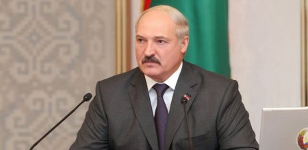Лукашенко объяснил фразу о «бабле и телках» на встрече с чиновниками