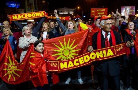 В Македонии насильно изменили название страны, или как Штаты лезут на Балка ...