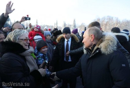 Путин отодвинул охрану для рукопожатий с петербуржцами (ФОТО, ВИДЕО)