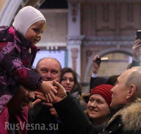 Путин отодвинул охрану для рукопожатий с петербуржцами (ФОТО, ВИДЕО)