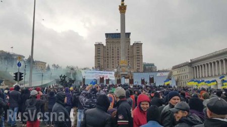 Киев оцеплен: транспорт обыскивают, на Майдане собирается толпа — ПРЯМАЯ ТРАНСЛЯЦИЯ. Смотрите и комментируйте с РВ