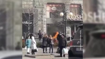 В Киеве жгут кондитерские магазины Порошенко