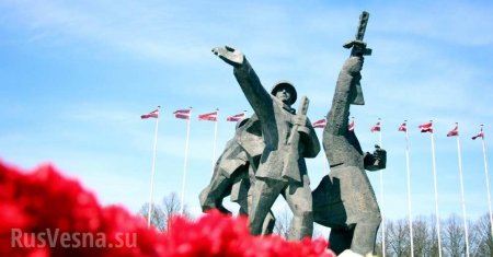 «Поле битвы»: Рижская дума не позволит снести памятник воинам Освободителям