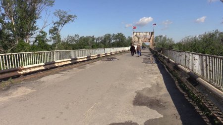 Мост позора, или За что Зеленский получил первую зарплату