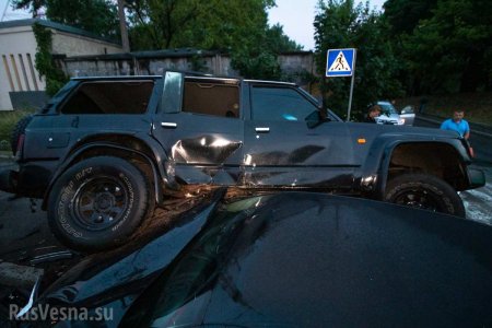 Военные в Киеве раздавили легковушку с ребёнком (ФОТО, ВИДЕО)