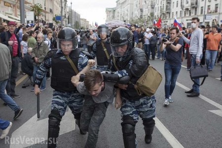В Кремле прокомментировали протестные акции оппозиции в Москве