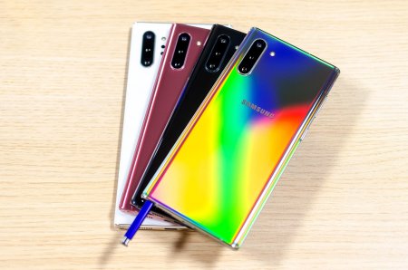 Назван ТОП-5 смартфонов, которые покорили лето 2019