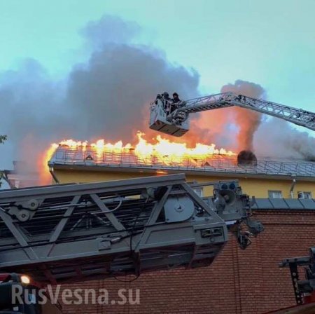 В Москве сильный пожар: загорелся древний монастырь (ФОТО, ВИДЕО)