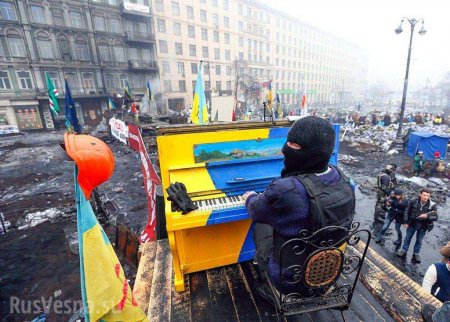 «Пианист Майдана», повоевав на Донбассе, заболел и клянчит деньги (ФОТО, ВИДЕО)