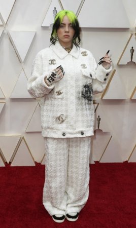 «Ёршик для туалета и грустный тюлень»: худшие наряды звёзд на «Оскаре» (ФОТО)