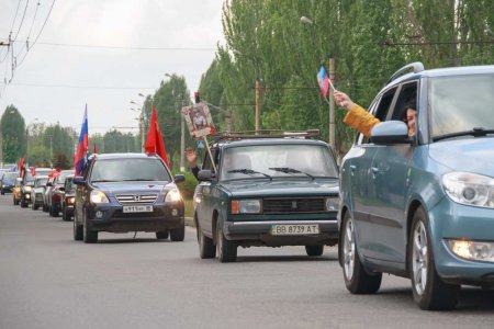 Луганские и российские красавицы в погонах спели в унисон для Русского мира (ФОТО, ВИДЕО)