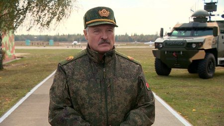 Лукашенко: боевые подразделения армии на западных границах развёрнуты и приведены в полную боевую готовность