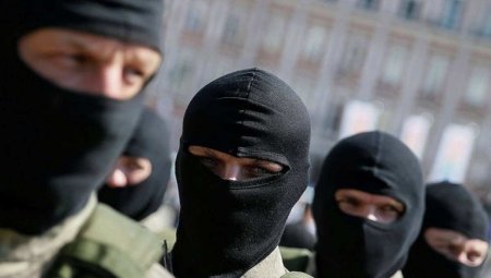 У Майдана нет конца: Запорожский облсовет захватили крепкие парни в камуфляже (ФОТО, ВИДЕО)