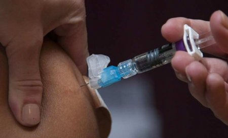 Пусть лучше заболеют? Японцев огорчила вакцинация от COVID-19 на Южных Курилах