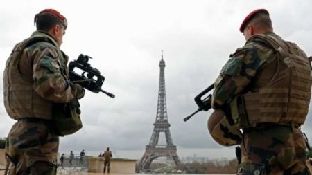 Глава МВД Франции ответил на обращение десятков тысяч генералов к Макрону