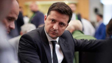 Зеленский впервые стал лидером антирейтинга украинских политиков