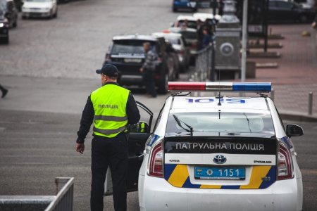 В Виннице задержали россиянина, снявшего со здания торгового центра украинский флаг