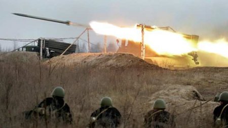 Враг наносит удары по Горловке, разрушая дома и убивая мирных жителей (ФОТО 18+)