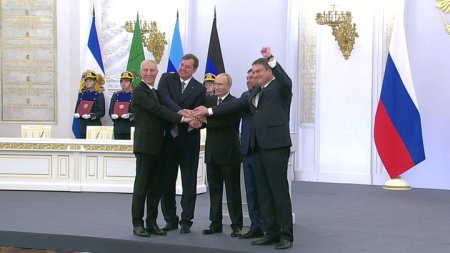 Главы четырех регионов подписали договоры о вхождении в РФ