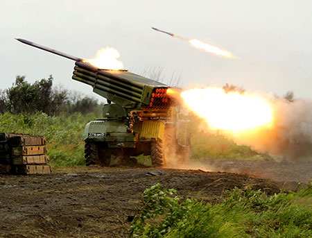 По Донецку бьёт реактивная артиллерия и «Грады», есть погибшие (ВИДЕО, ФОТО 18+)