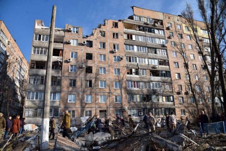 Уничтоженные дома и сожжённые автомобили: последствия ночного удара ВСУ по Донецку (ФОТО)