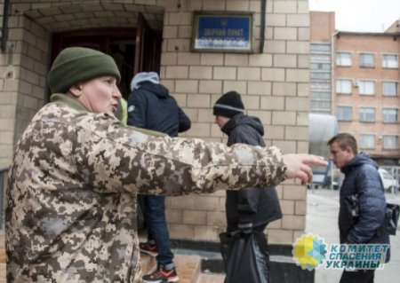 Зеленского призвали отправить на передовую сотрудников военкоматов