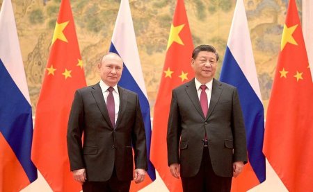 Путин на встрече с Си Цзиньпином заявил, что внимательно ознакомился с мирн ...