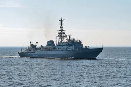 Украинские психвойска «атакуют» корабль-разведчик «Иван Хурс» с помощью американского эсминца (ФОТО)