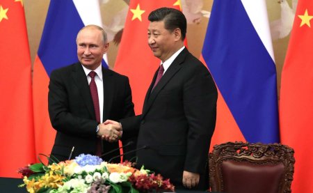 Байден выразил недовольство Си от его близкого общения с Путиным