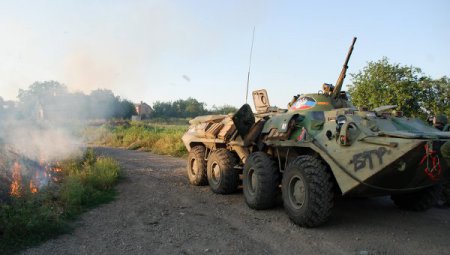 Первые украинские военные вышли по гуманитарному коридору из окружения