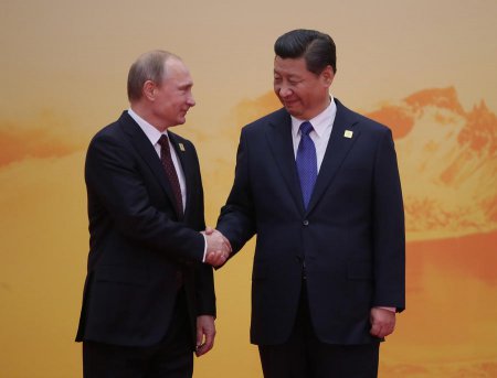 Журналист: Россия и Китай строят «ось Дракона и Медведя»