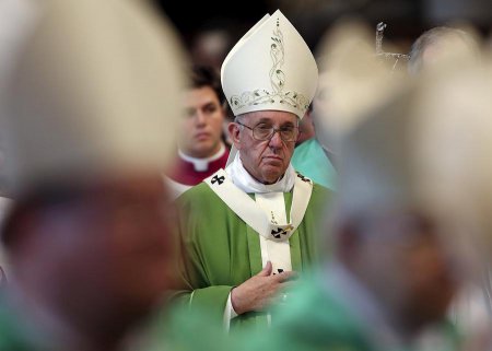 СМИ: Папа Римский Франциск призывает Католическую церковь оставить консерва ...