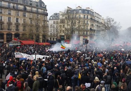 Протесты во Франции переросли в массовые беспорядки и стычки с полицией