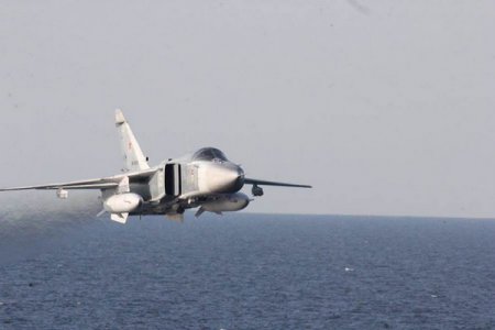 Российский Су-24 пролетел в 9 метрах от американского эсминца "Дональд Кук" в Балтийском море