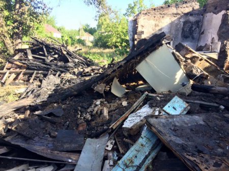 Последствия массированного ночного обстрела. Обстрелами укрофашистов повреждено более 30 домостроений, ранено двое мирных жителей
