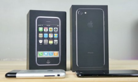 В сети сравнили iPhone 2G и iPhone 7