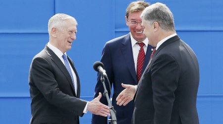 НАТО, деньги, два ствола: глава Пентагона не исключил поставок летального вооружения Украине