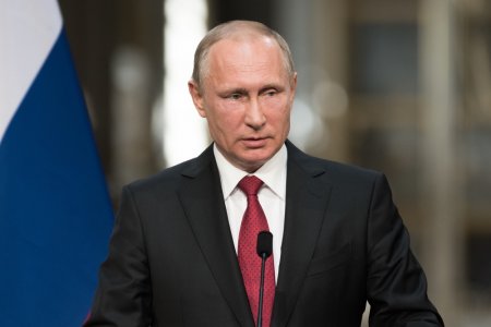 Путин подписал закон о праве депутатов и сенаторов отказываться от надбавок к пенсиям