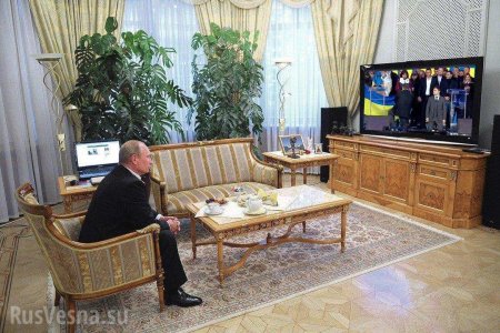 Зеленский и Порошенко встали на колени во время дебатов (ФОТО, ВИДЕО)