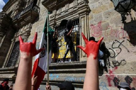 В Мексике начался бунт после убийства мужчины полицейскими (ФОТО, ВИДЕО 18+)