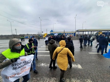 На Украине продолжаются тарифные протесты | Возле Рады идет концерт-митинг | В Одессе протестующие моряки перекрыли трассу