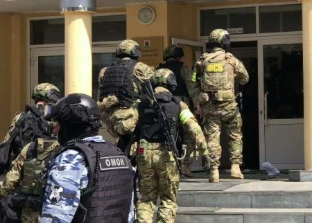 Расстрел в школе Казани: стали известны первые слова убийцы полицейским